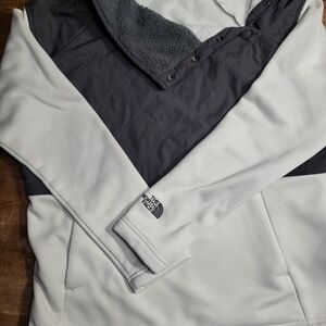 The North Face Women's Gray and White Performance Jacket